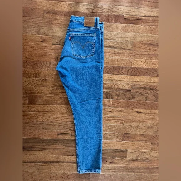 Levi’s 501 s Women’s Classic Blue Button-Fly Denim Jeans - Picture 6 of 11